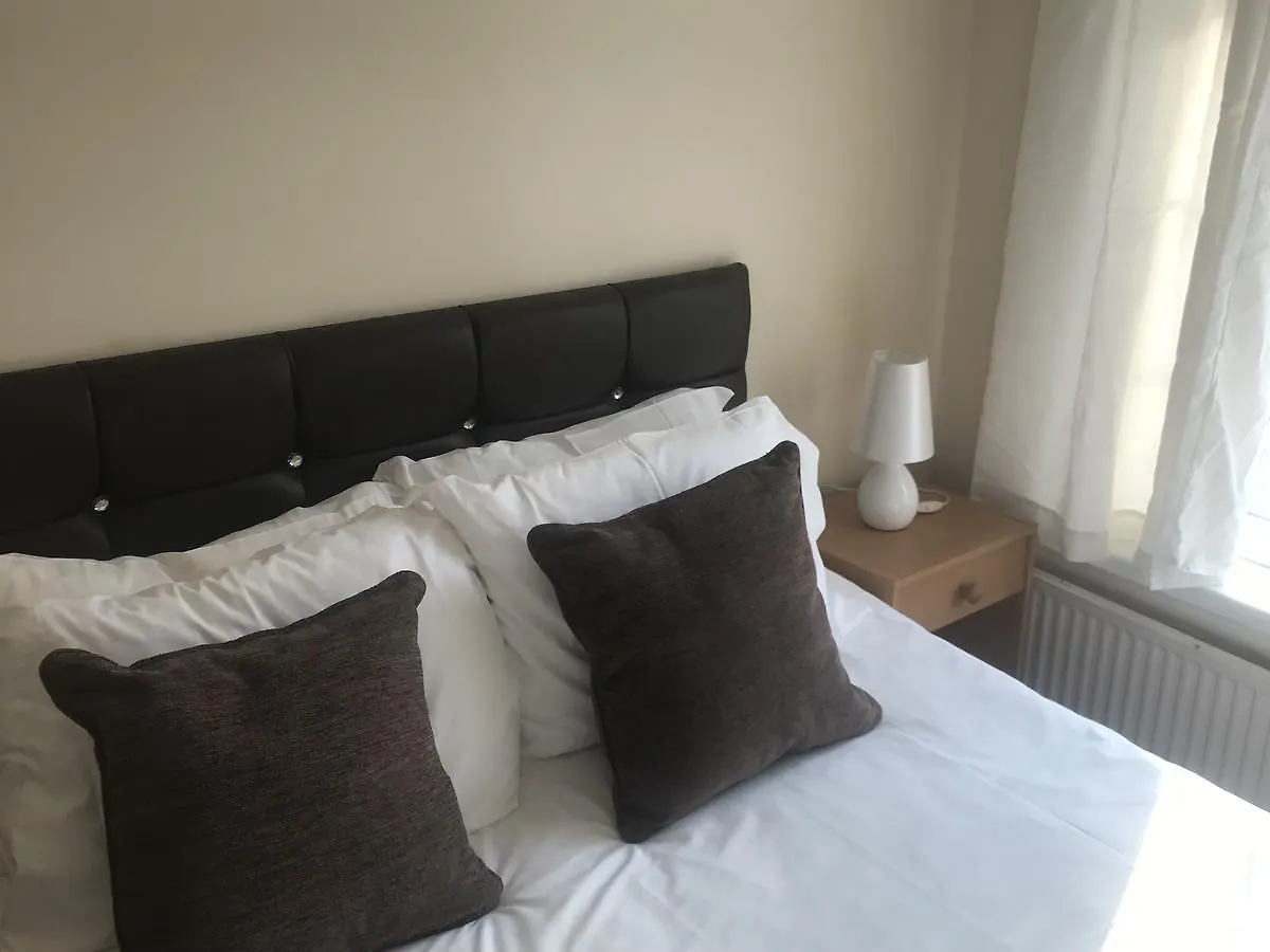 Tavistock House Hotel Luton  Guest house